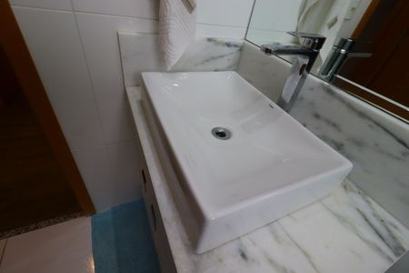 Apartamento à venda com 87m², 3 quartos e 2 vagasBanheiro Social - Pia