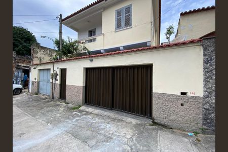 Casa à venda com 88m², 3 quartos e 1 vaga Casa à venda com 88m², 3 quartos e 1 vagaFachada
