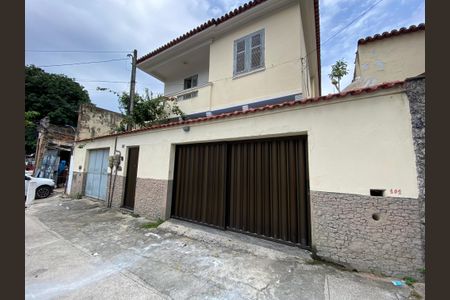 Casa à venda com 88m², 3 quartos e 1 vaga Casa à venda com 88m², 3 quartos e 1 vagaFachada