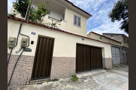 Casa à venda com 88m², 3 quartos e 1 vaga Casa à venda com 88m², 3 quartos e 1 vagaFachada