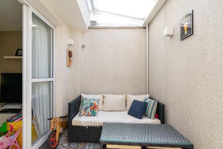 Casa de condomínio à venda com 77m², 2 quartos e 2 vagas Casa de condomínio à venda com 77m², 2 quartos e 2 vagasVaranda da Sala