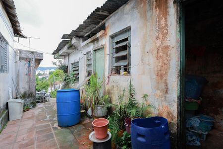 Casa à venda com 450m², 2 quartos e 2 vagas Casa à venda com 450m², 2 quartos e 2 vagasQuintal