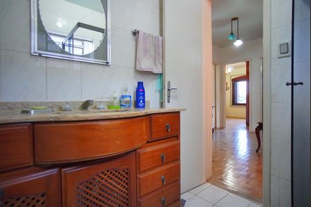 Casa à venda com 320m², 5 quartos e 6 vagasBanheiro Corredor - Segundo Andar