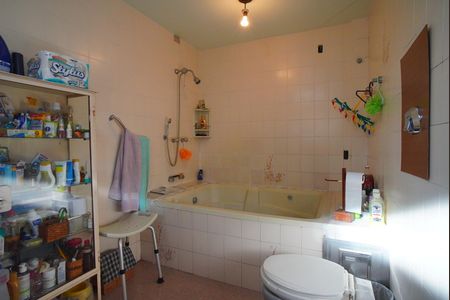 Casa à venda com 320m², 5 quartos e 6 vagasBanheiro da Suíte - Segundo Andar