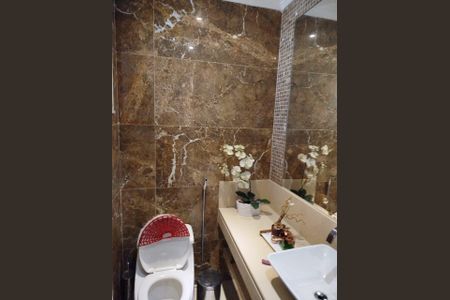 Casa de condomínio à venda com 230m², 4 quartos e 3 vagas