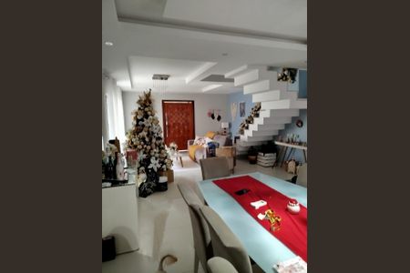 Casa de condomínio à venda com 230m², 4 quartos e 3 vagas