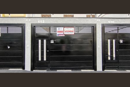 Casa à venda com 107m², 3 quartos e 2 vagasFachada