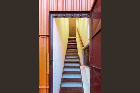 Studio para alugar com 15m², 1 quarto e sem vaga Studio para alugar com 15m², 1 quarto e sem vagaEscada