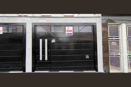 Casa à venda com 107m², 3 quartos e 2 vagasFachada