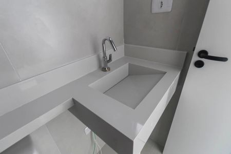 Casa à venda com 107m², 3 quartos e 2 vagasBanheiro da Suíte