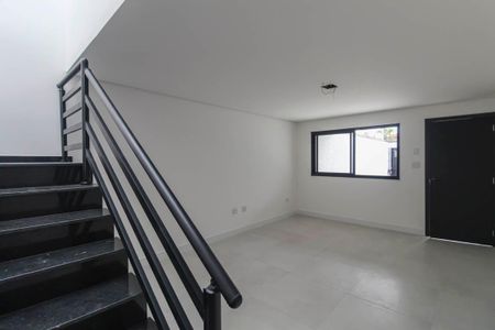 Casa à venda com 107m², 3 quartos e 2 vagasSala