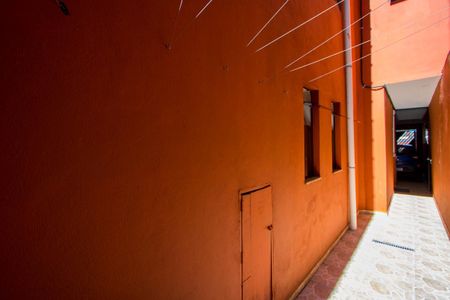 Casa à venda com 160m², 3 quartos e 2 vagasCorredor externo