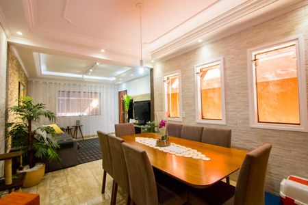 Casa à venda com 160m², 3 quartos e 2 vagasSala