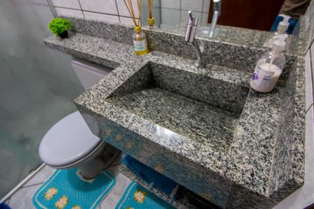 Casa à venda com 160m², 3 quartos e 2 vagasBanheiro social