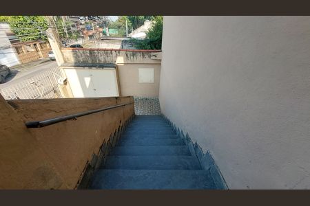 Acesso de apartamento para alugar com 2 quartos, 65m² em Vila Emil, Mesquita