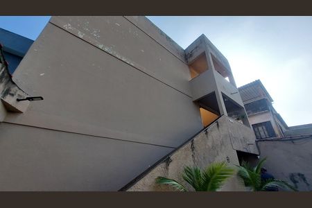 Acesso de apartamento para alugar com 2 quartos, 65m² em Vila Emil, Mesquita