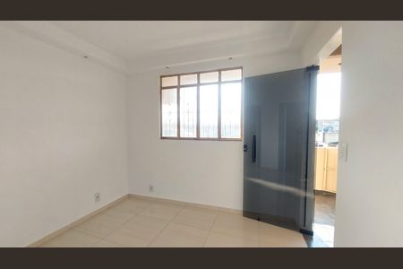 Sala de apartamento para alugar com 2 quartos, 65m² em Vila Emil, Mesquita