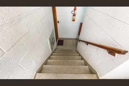 Apartamento à venda com 70m², 2 quartos e sem vaga Apartamento à venda com 70m², 2 quartos e sem vagaEscada