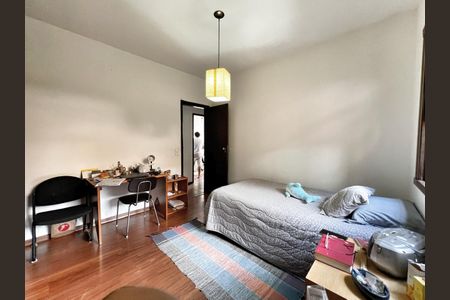 Casa à venda com 250m², 4 quartos e 4 vagas Casa à venda com 250m², 4 quartos e 4 vagasQuarto1