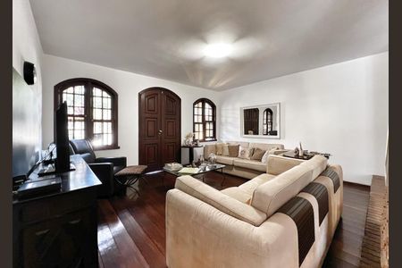 Casa à venda com 250m², 4 quartos e 4 vagas Casa à venda com 250m², 4 quartos e 4 vagasSala