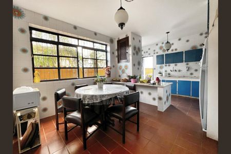 Casa à venda com 250m², 4 quartos e 4 vagas Casa à venda com 250m², 4 quartos e 4 vagasCozinha