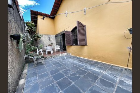 Casa à venda com 250m², 4 quartos e 4 vagas Casa à venda com 250m², 4 quartos e 4 vagasÁrea comum