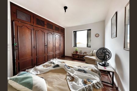 Casa à venda com 250m², 4 quartos e 4 vagas Casa à venda com 250m², 4 quartos e 4 vagasSuíte