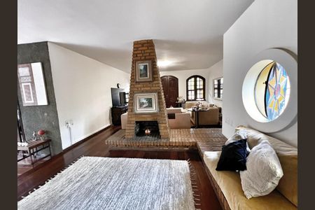 Casa à venda com 250m², 4 quartos e 4 vagas Casa à venda com 250m², 4 quartos e 4 vagasSala