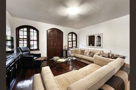 Casa à venda com 250m², 4 quartos e 4 vagas Casa à venda com 250m², 4 quartos e 4 vagasSala