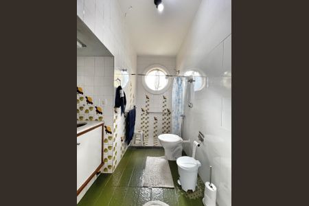 Casa à venda com 250m², 4 quartos e 4 vagas Casa à venda com 250m², 4 quartos e 4 vagasBanheiro Suíte