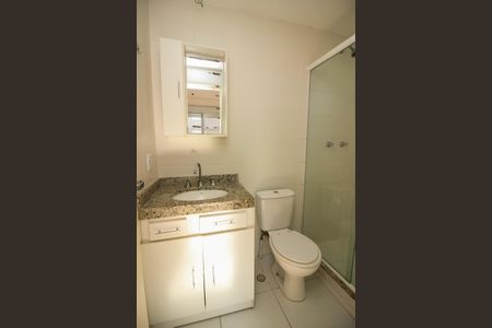 Apartamento à venda com 69m², 3 quartos e 2 vagas Apartamento à venda com 69m², 3 quartos e 2 vagasBanheiro da Suíte