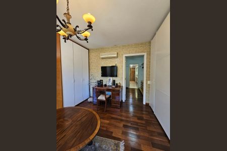 Casa de condomínio à venda com 589m², 4 quartos e 4 vagas