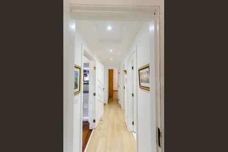 Apartamento à venda com 130m², 3 quartos e 2 vagas Apartamento à venda com 130m², 3 quartos e 2 vagasCorredor