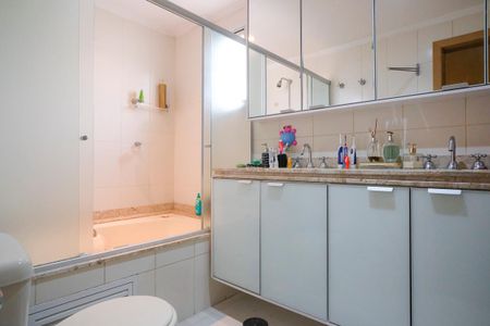 Apartamento à venda com 143m², 3 quartos e 2 vagasBanheiro da suíte 1