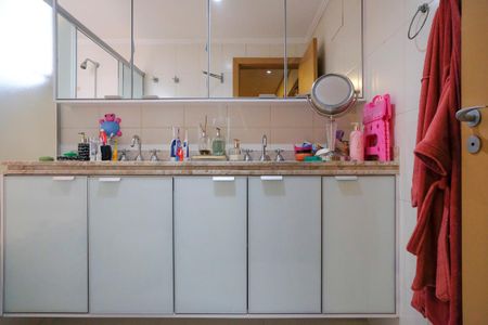 Apartamento à venda com 143m², 3 quartos e 2 vagasBanheiro da suíte 1