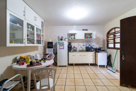 Casa à venda com 197m², 4 quartos e 2 vagasEdícula - Cozinha