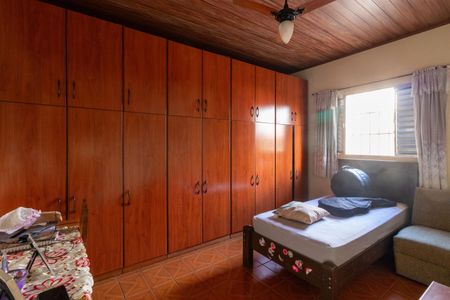 Casa à venda com 197m², 4 quartos e 2 vagasQuarto 1