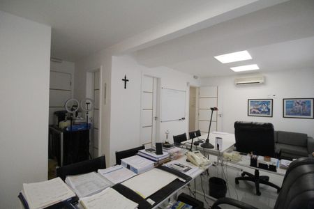 Casa à venda com 523m², 4 quartos e 2 vagasSala 7