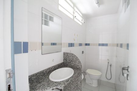 Casa à venda com 523m², 4 quartos e 2 vagasBanheiro 4