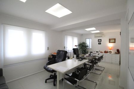 Casa à venda com 523m², 4 quartos e 2 vagasSala 7