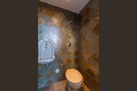 Casa à venda com 313m², 5 quartos e 2 vagas Casa à venda com 313m², 5 quartos e 2 vagasLavabo - Área Gourmet