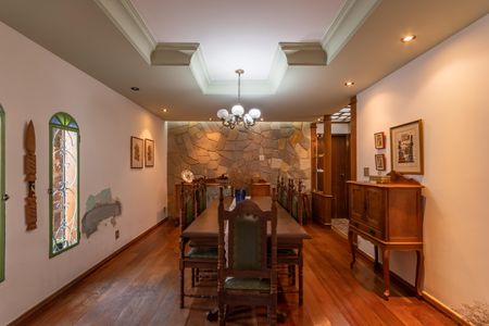 Casa à venda com 313m², 5 quartos e 2 vagas Casa à venda com 313m², 5 quartos e 2 vagasSala 2