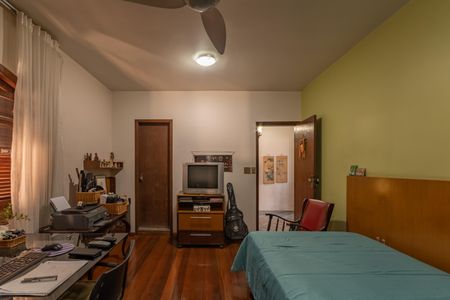 Casa à venda com 313m², 5 quartos e 2 vagas Casa à venda com 313m², 5 quartos e 2 vagasSuíte