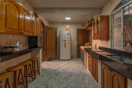 Casa à venda com 313m², 5 quartos e 2 vagas Casa à venda com 313m², 5 quartos e 2 vagasCozinha