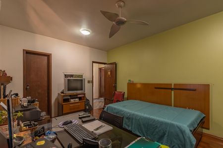 Casa à venda com 313m², 5 quartos e 2 vagas Casa à venda com 313m², 5 quartos e 2 vagasSuíte