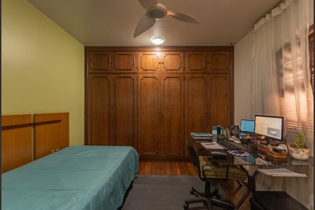 Casa à venda com 313m², 5 quartos e 2 vagas Casa à venda com 313m², 5 quartos e 2 vagasSuíte