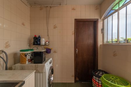 Casa à venda com 313m², 5 quartos e 2 vagas Casa à venda com 313m², 5 quartos e 2 vagasÁrea de Serviço