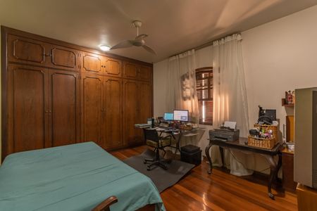 Casa à venda com 313m², 5 quartos e 2 vagas Casa à venda com 313m², 5 quartos e 2 vagasSuíte