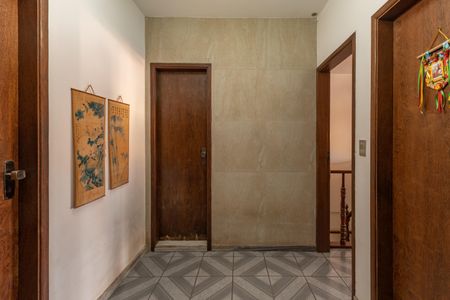 Casa à venda com 313m², 5 quartos e 2 vagas Casa à venda com 313m², 5 quartos e 2 vagasCorredor