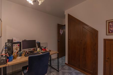 Casa à venda com 313m², 5 quartos e 2 vagas Casa à venda com 313m², 5 quartos e 2 vagasEscritório